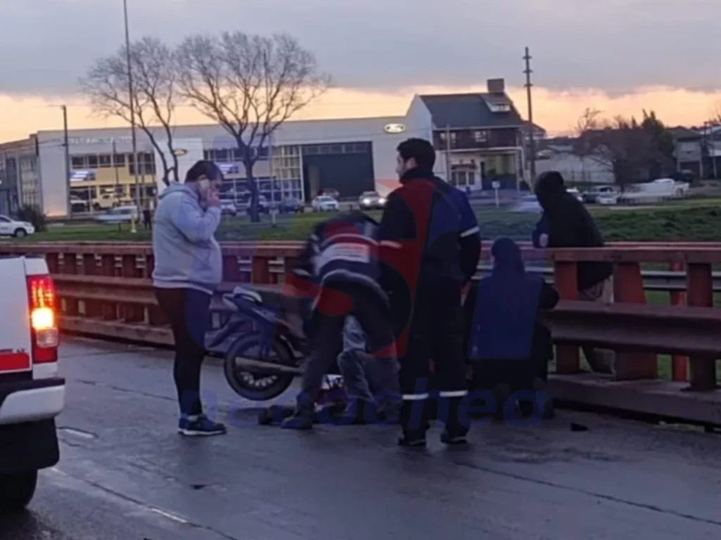 Choque entre motos en Puente Dardo Rocha