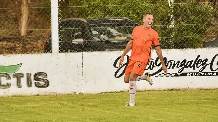 Villa Díaz Vélez lidera zona A