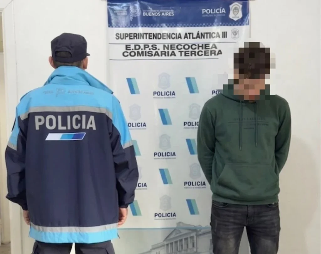 Detienen a joven con moto robada