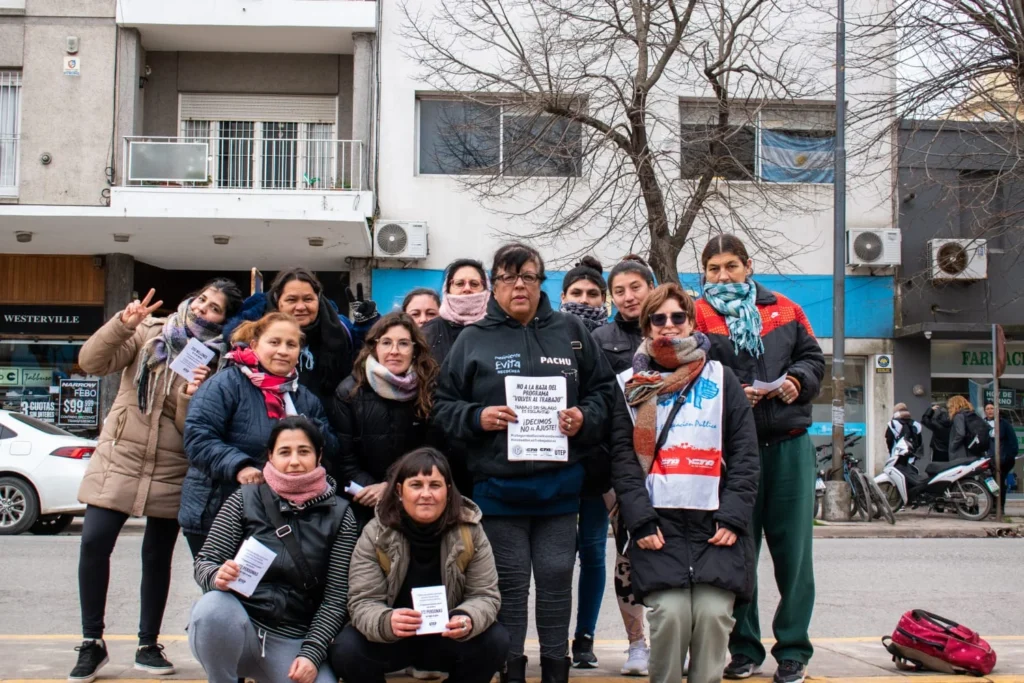 Protesta en Necochea contra la suspensión del Salario Social Complementario