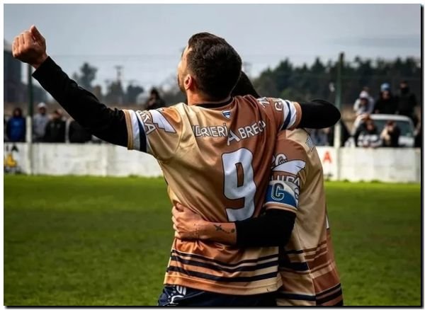 FÚTBOL: Ministerio dio vuelta la primera semifinal