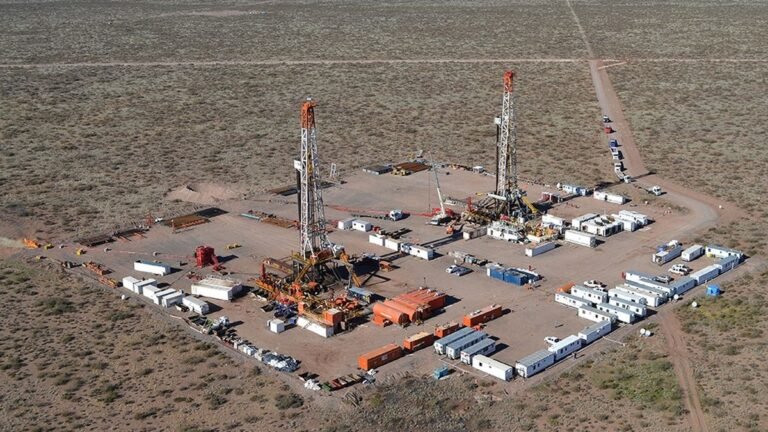 Argentina bate récord de extracción de petróleo en mayo con 903.700 barriles diarios