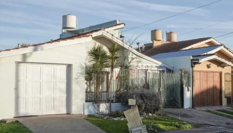 Hallaron sin vida a un hombre y tenía un arsenal en su casa: la investigación continúa