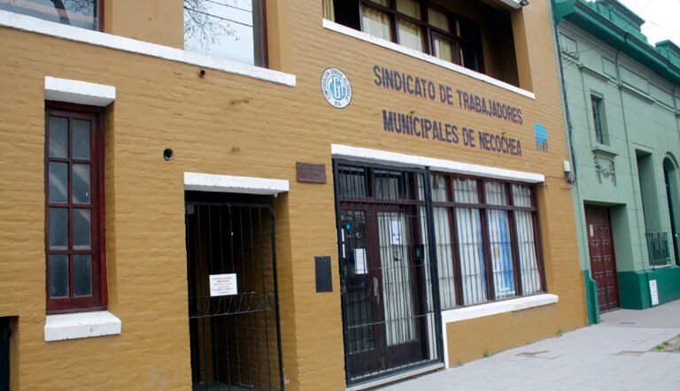 Acuerdo de municipales por salarios: aumento del 3% hasta octubre y del 8% en enero