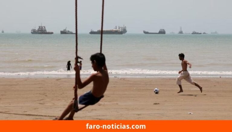 El tráfico marítimo en Ormuz se paralizó casi por completo mientras EEUU e Irán discuten por el control del estrecho