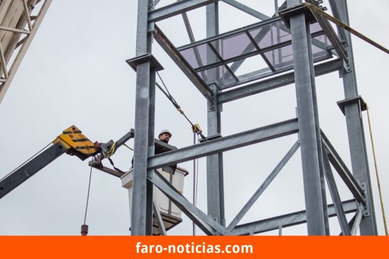 Avance en la modernización de la señalización marítima en Puerto Quequén