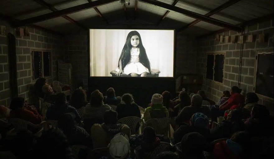 Lucrecia Martel y “Nuestra Tierra”: un documental que cuestiona la historia oficial