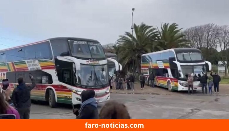 Demora de dos horas y media en viaje de egresados a Bariloche por control de alcoholemia al conductor