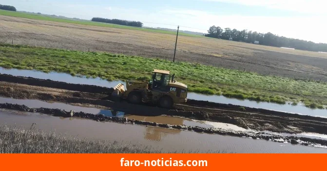 E.M.S.U.R. avanza con la reconstrucción y reparación de caminos rurales y mantenimiento de cursos de agua en Necochea