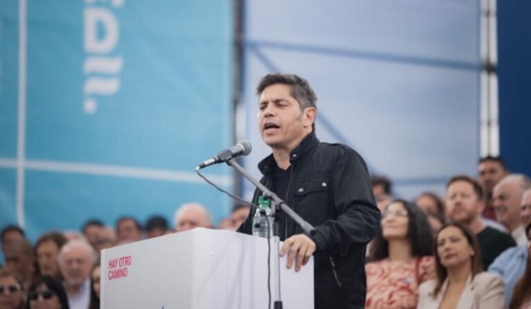 Kicillof proyecta al Movimiento Derecho al Futuro hacia 2027 en Avellaneda