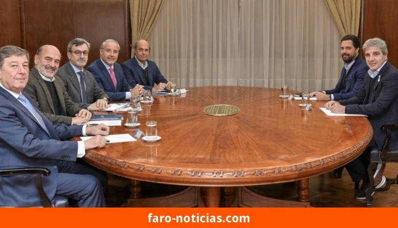 Industria argentina registra caída del 4,9% en julio y sector pide alivio a la Nación