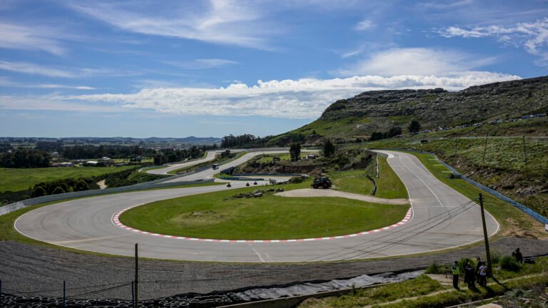 Inauguran obras de reacondicionamiento del Autódromo Juan Manuel Fangio en Balcarce