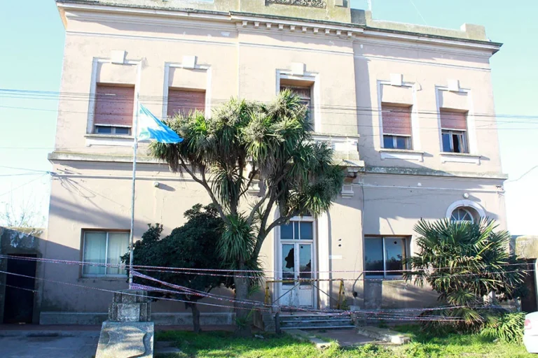 Agresión con hacha a vivienda policial en Quequén culmina en detención del agresor