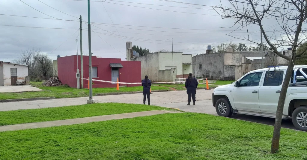 Fallece hombre de 33 años tras recibir disparo en vivienda de Río Quequén 150, Lobería
