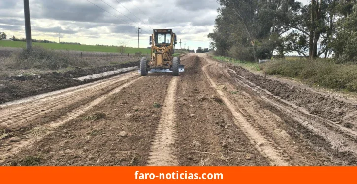 Reparación continua en caminos rurales de Necochea tras 698 mm de lluvia