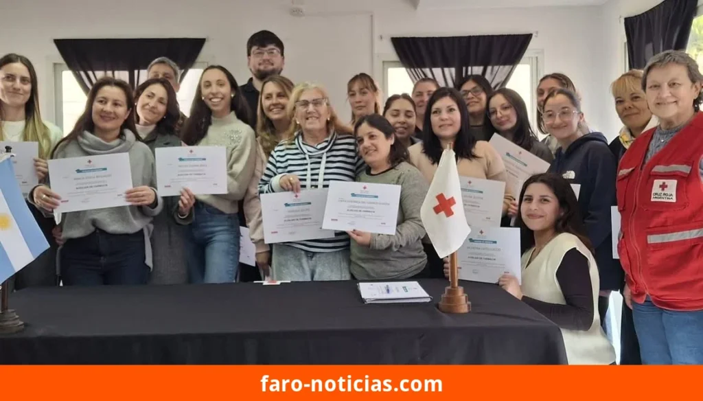 Cruz Roja Necochea entrega diplomas a 25 egresados del curso de Auxiliar de Farmacia 2026