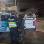 Policía de Necochea intercepta a hombre bajo efectos de alcohol con arma blanca y cocaína en la calle 73 al 600
