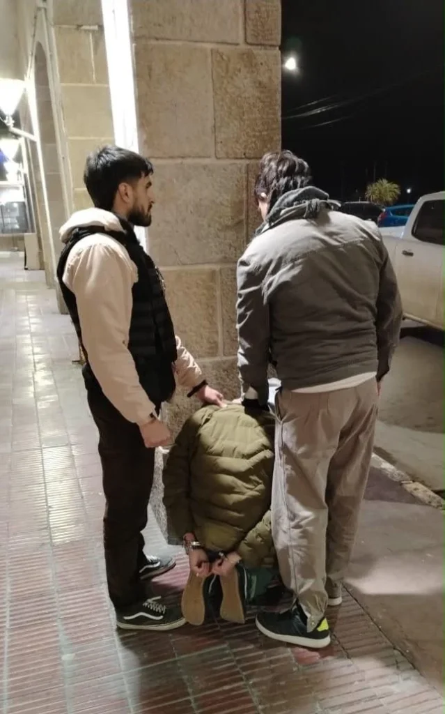 Operativo de la DDI en Necochea recupera auto y arresta a dos sospechosos tras robo a jubilada