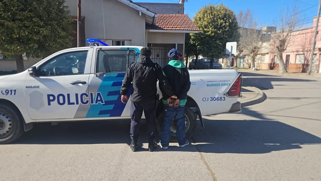 Policía detiene a joven de 18 años que intentó escalar techos para robar en la calle 70 de Necochea