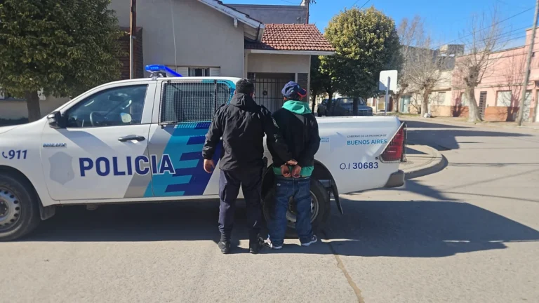 Policía detiene a joven de 18 años que intentó escalar techos para robar en la calle 70 de Necochea