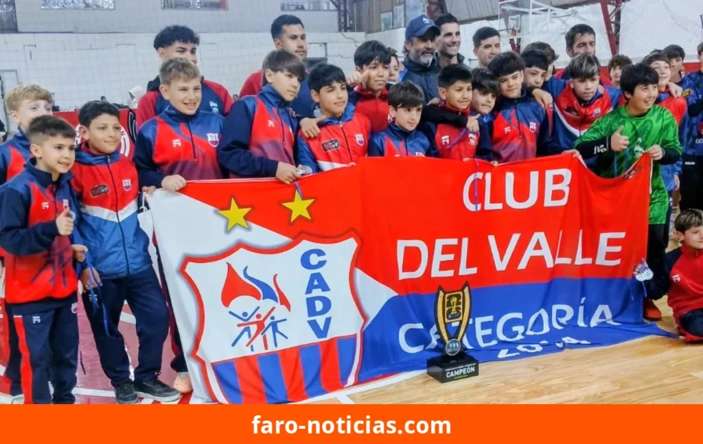 Ceremonia de premiación del Primer Torneo de Fútbol Infanto Juvenil 2026 en Club Huracán