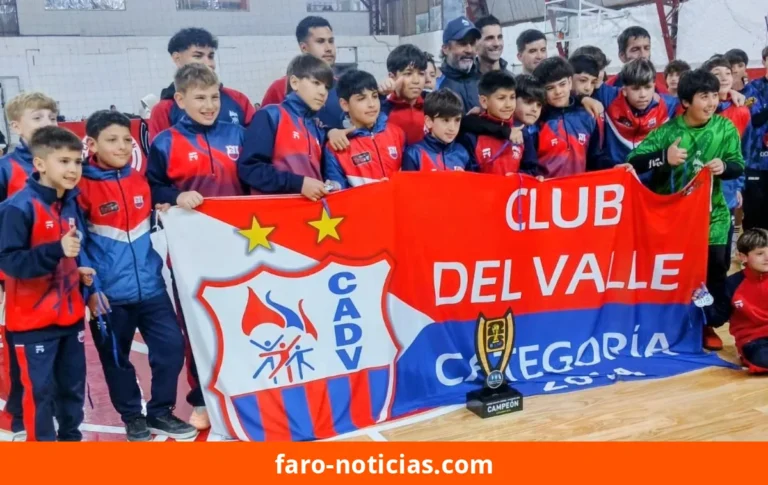 Ceremonia de premiación del Primer Torneo de Fútbol Infanto Juvenil 2026 en Club Huracán