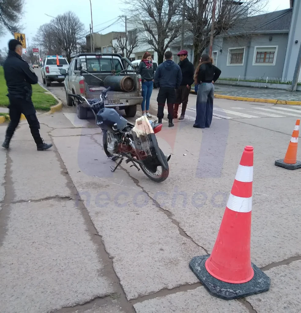 Accidente en Avenida 58 y Calle 47: motocicleta robada colisiona con camioneta y es detenido el conductor