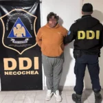 DDI Necochea ejecuta allanamiento por amenazas y grooming; se incautan dispositivos y arma de fuego