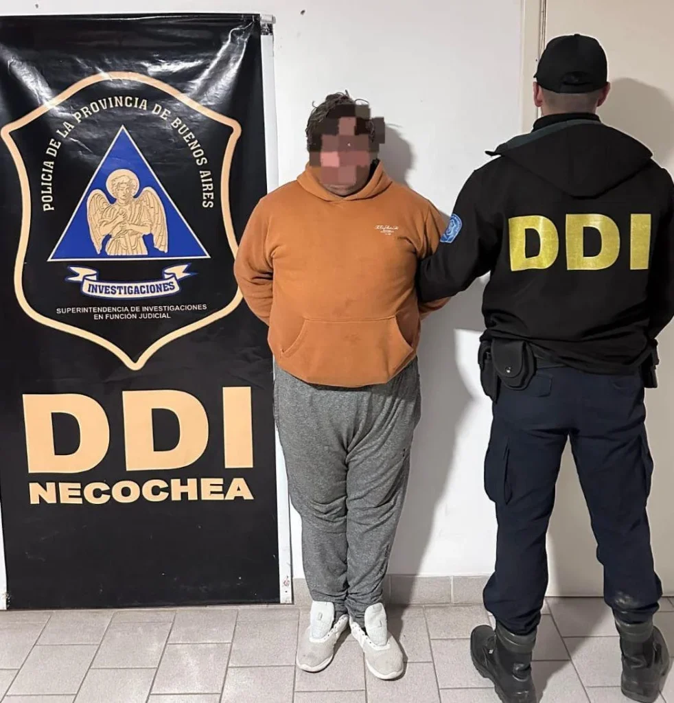 DDI Necochea ejecuta allanamiento por amenazas y grooming; se incautan dispositivos y arma de fuego