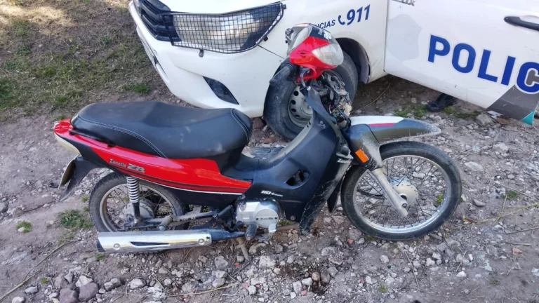 Secuestro preventivo de una motocicleta Zanella en terreno baldío de la zona 46-47 de Necochea