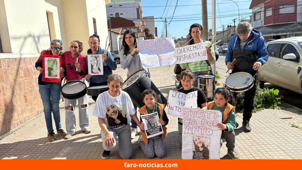 Familia de Antonella Álvarez concentra apoyo frente al Juzgado de Garantías Nº 2 antes de audiencia