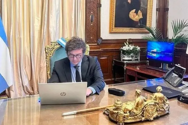 Milei se reúne con diputados y senadores de La Libertad Avanza en Casa Rosada y avanza agenda legislativa nacional