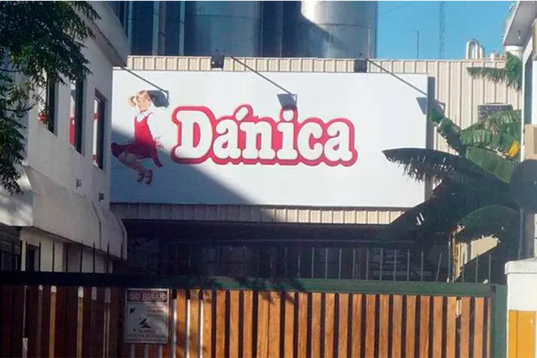 Fábrica Dánica anuncia cierre de planta en Llavallol y moviliza a trabajadores