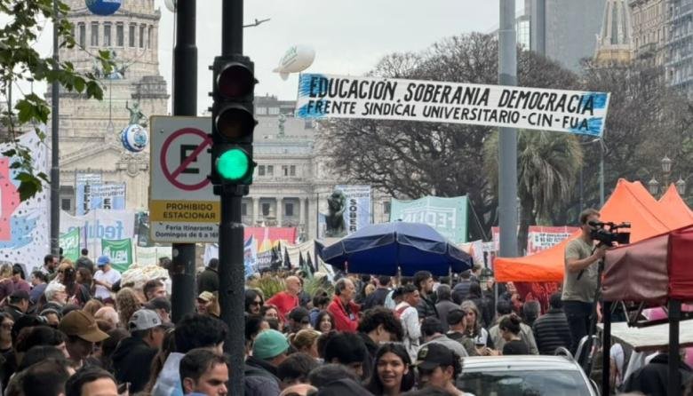 La Cámara suspendió la multa al Gobierno por el financiamiento universitario: entre los jueces firmantes está Sergio Fernández, integrante de la comitiva que viajó a París con Milei