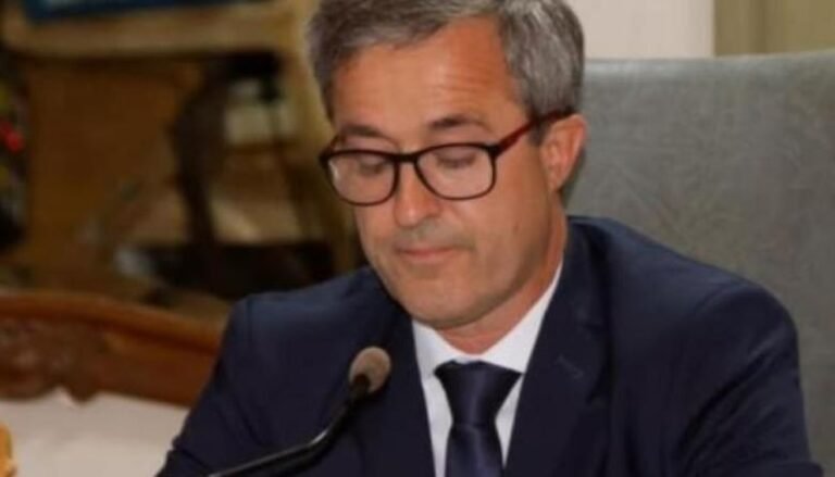 Intendente de Lobería exige reemplazo del Jefe Distrital de Educación tras cuestionamientos institucionales