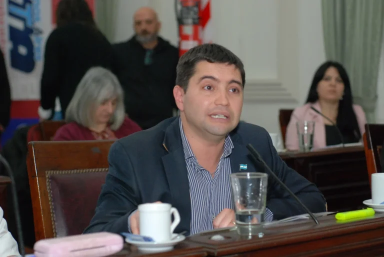 Concejal Tabárez defiende nueva licitación de transporte público en Necochea