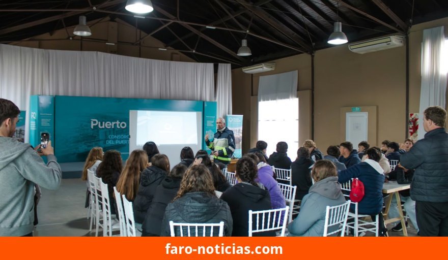 Estudiantes de Villa Devoto visitan el Puerto Quequén y descubren su rol en la economía regional