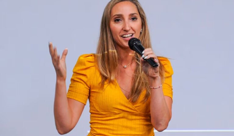 Julia Strada visita Necochea para analizar la economía nacional y su impacto local