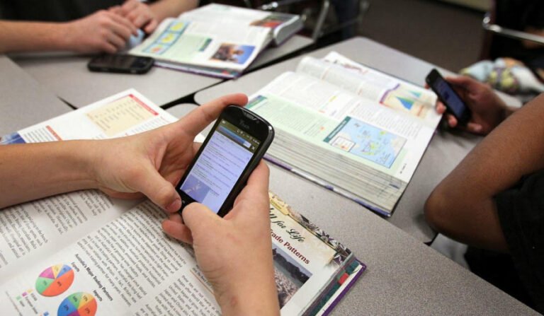 Propuesta provincial sobre uso de celulares en secundarias y la Ley Ema: avances del Senado