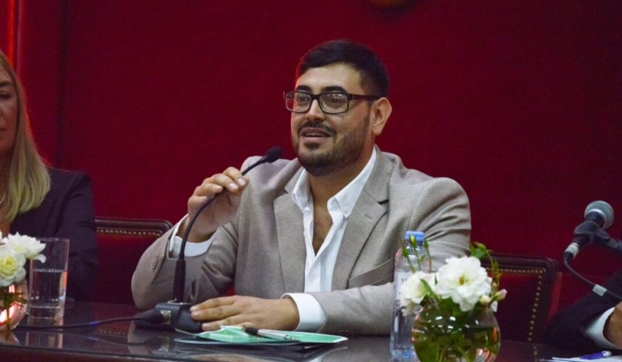 Investigación institucional sobre la continuidad del intendente de Saavedra tras su confesión de adicción