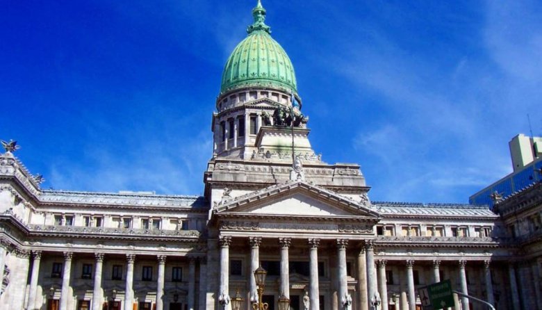 Alerta en el peronismo: sospechan que se vendieron tierras a extranjeros durante la “ventana” de la Corte Suprema