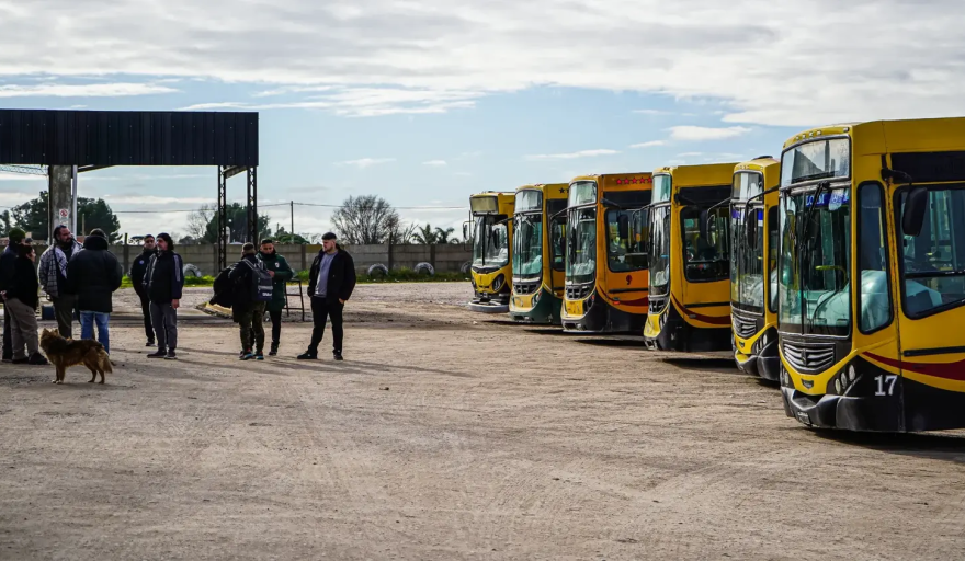 Tercer día sin colectivos en Necochea y Quequén: audiencia para destrabar el paro