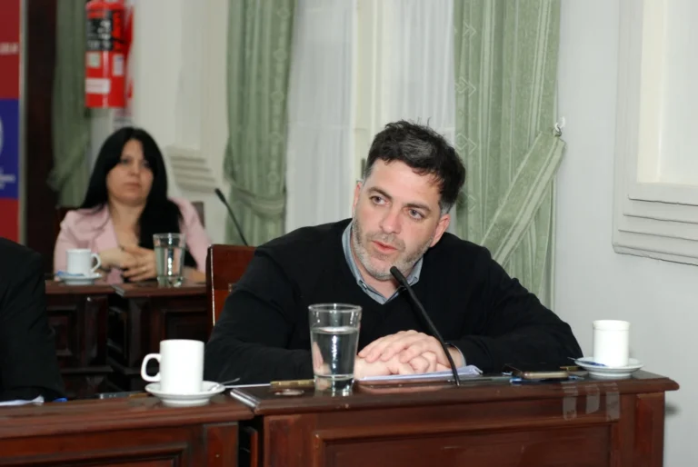 Concejo de Necochea aprueba ordenanza que prohíbe la actividad de cuidacoches y limpiavidrios