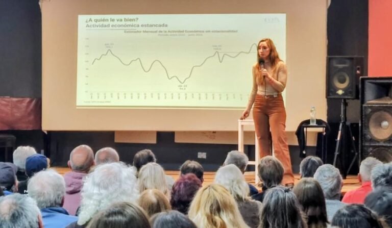 Julia Strada en Necochea: “La Argentina se está convirtiendo en un galpón de importados”