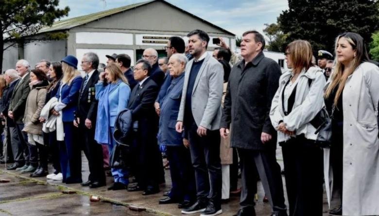 Montenegro regresa a la intendencia: polémica licencia y doble función en el Senado