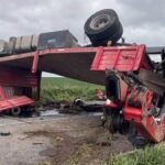 Camionero de Necochea herido tras volcar en la Ruta 228 al chocar con una pulverizadora