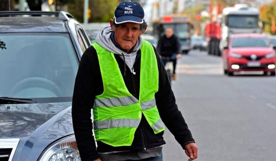 Concejo de Necochea aprueba ordenanza que restringe a los cuidacoches y limpiavidrios en la ciudad y Quequén