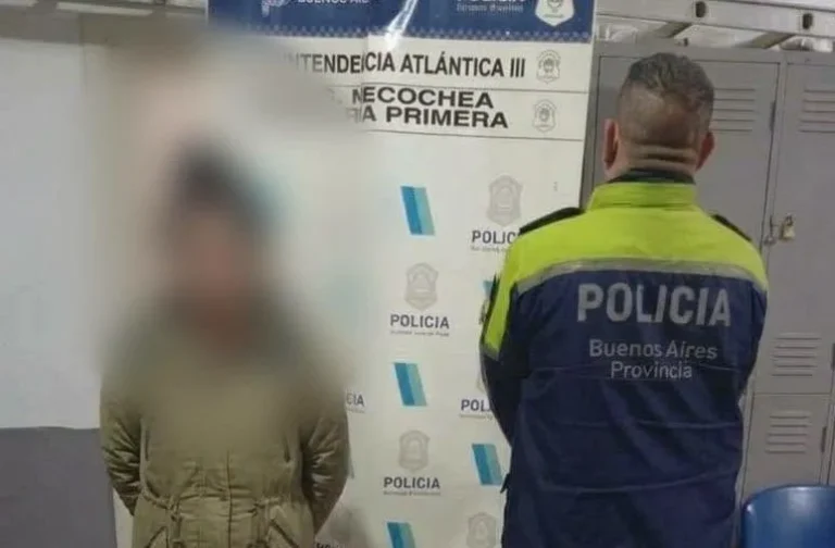 Allanamiento positivo y dos aprehendidos por un violento ataque con un palo de hockey