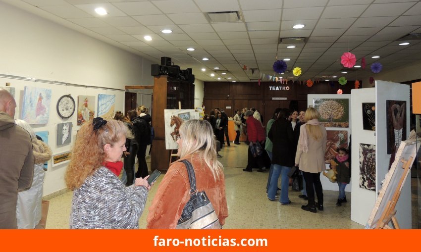 Inauguración de la muestra anual de pintura en la Usina Popular Cooperativa de Necochea