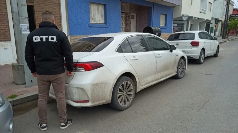 Operativo Saturación: recuperan Toyota Corolla con pedido de secuestro en Villa Díaz Vélez